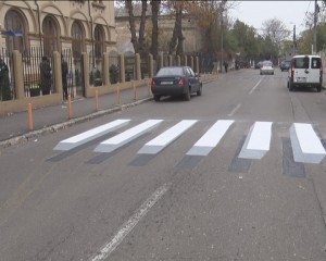ZIS ŞI FĂCUT. BUZĂUL SE MÂNDREŞTE CU PRIMA TRECERE DE PIETONI 3 D DIN ROMÂNIA