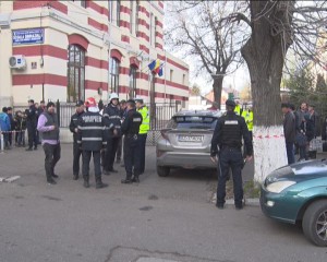 ACCIDENT CU 10 VICTIME, LA ŞCOALA 1! O MAŞINĂ A LOVIT ÎN PLIN MAI MULŢI PĂRINŢI