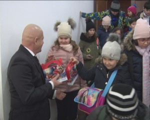 UNDE MERGE MOŞUL. COPIII VOR PRIMI DARURI DE LA CONSILIUL JUDEŢEAN