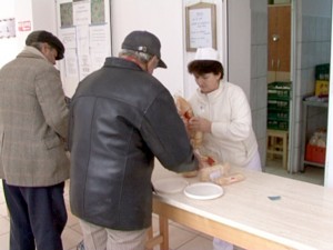 CADOURI PENTRU SĂRMANI. BUZOIENII DEFAVORIZAŢI VOR PRIMI ÎN DAR TICHETE VALORICE
