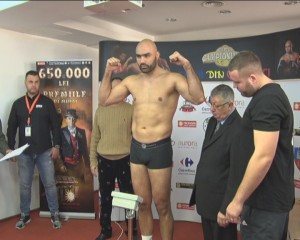 BOGDAN DINU, MAI GREU DECÂT ADVERSARUL. BUZOIANUL ARE UN AVANTAJ DE TREI KILOGRAME