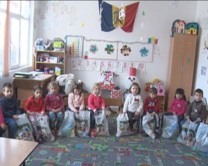 ACŢIUNE DE SUFLET A ANGAJAŢILOR DSVSA. AU JUCAT ROLUL LUI MOŞ NICOLAE PENTRU COPIII DE LA BISOCA