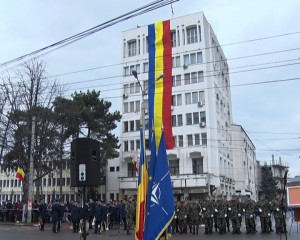 ZIUA TUTUROR ROMÂNILOR. MII DE BUZOIENI, PREZENŢI LA PREFECTURĂ
