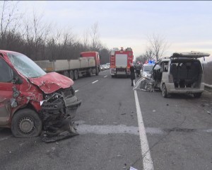 ACCIDENT CU TREI VICTIME, PE VARIANTĂ. O PERSOANĂ TRANSPORTATĂ LA SPITALUL JUDEŢEAN