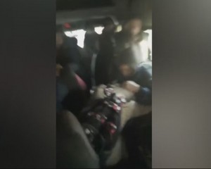 BĂTAIE ÎN MICROBUZUL ŞCOLAR. ELEVĂ DESFIGURATĂ DE UN COPIL-PROBLEMĂ