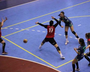 MARŞ TRIUMFAL, CĂTRE LIGA FLORILOR. A 17-A VICTORIE PENTRU HANDBALISTELE DE LA SCM