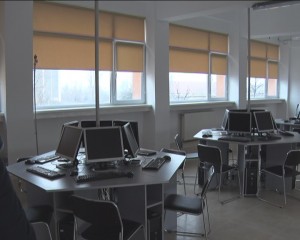 NOI DOTĂRI LA COLEGIUL TEHNIC. LABORATOR DE INFORMATICĂ DE ULTIMĂ GENERAŢIE
