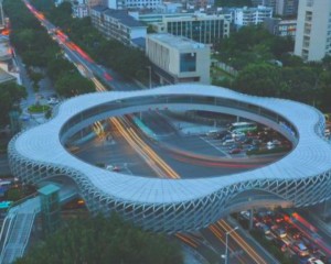 PASARELĂ ÎN ZONA COMERCIALĂ. O SOLUŢIE PENTRU DECONGESTIONAREA CIRCULAŢIEI RUTIERE