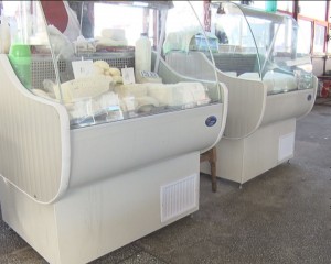 MODERNIZĂRI ÎN PIAŢA DE LACTATE. S-AU CUMPĂRAT VITRINE FRIGORIFICE NOI