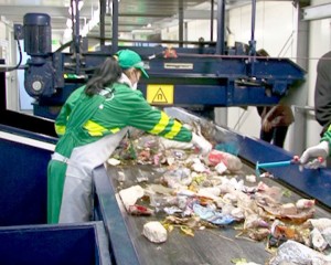 UN NOU MASTERPLAN PENTRU DEŞEURI. AGENŢIA DE MEDIU TREBUIE SĂ PRESEZE CONSILIUL JUDEŢEAN