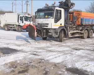 BUZĂUL, SUB ZĂPADĂ. SE ACŢIONEAZĂ CU SARE ŞI CLORURĂ DE CALCIU