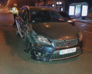 CARAMBOL CU CINCI MAŞINI, PE UNIRII. AUTORUL ISPRĂVII ERA BEAT CRIŢĂ