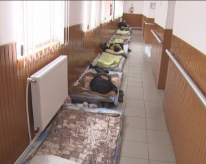 CENTRUL DE ZI ŞI DE NOAPTE, ARHIPLIN. POLIŢIA LOCALĂ ADUNĂ TOŢI OAMENII FĂRĂ ADĂPOST