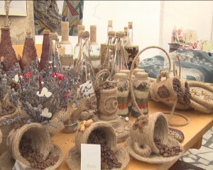 BUZOIENII SUNT INVITAŢI LA CUMPĂRĂTURI. MĂRŢIŞOARE HAND-MADE LA CORTUL DIN CENTRU