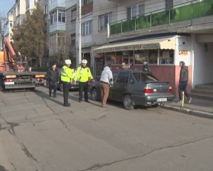 ATENŢIE SOFERI! SE RIDICĂ MAŞINILE PARCATE NEREGULAMENTAR