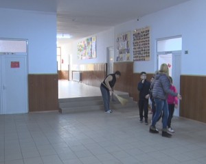 ŞCOALA DIN SAT VA FI DESFIINŢATĂ. ELEVII DE LA ŞARÂNGA VOR ÎNVĂŢA LA ŞCOALA PIETROASELE
