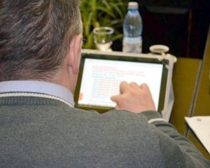 CONSILIERII TREBUIE SĂ RESTITUIE TABLETELE. PRIMARUL VREA SĂ CUMPERE ALTELE NOI