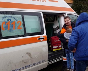 BĂIEŢEL SNOPIT ÎN BĂTAIE DE MAMA VITREGĂ. CONDUCEREA ŞCOLII A ANUNŢAT AUTORITĂŢILE DUPĂ O ZI