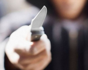REFUGIATĂ ÎN CENTRU, ÎNJUNGHIATĂ DE CONCUBIN. DIRECTOAREA A ÎNCERCAT SĂ O SALVEZE PE FEMEIE