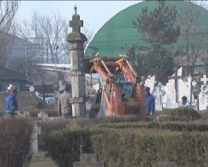 SE ASANEAZĂ CIMITIRUL EROILOR. PRIMĂRIA A FINANŢAT CONSTRUIREA UNUI SISTEM DE DRENAJ