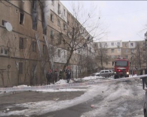EXPLOZIE, ÎNTR-UN BLOC DIN ALEEA INSULEI. ZECI DE PERSOANE AU FOST EVACUATE