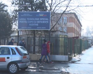 ELEVII DE LA ŞCOALA DE SURZI NU DAU EXAMEN. POT INTRA LA LICEU ŞI FĂRĂ „CAPACITATE”