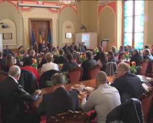 ÎNTÂLNIRE EMOŢIONANTĂ LA PRIMĂRIE. PESTE 100 DE PRIMARI DIN REPUBLICA MOLDOVA, ÎN VIZITĂ