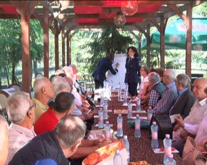 POLIȚIA SFĂTUIEŞTE PENSIONARII. COLOCVIU CU SENIORII BUZOIENI, ȚINUT ÎN CRÂNG