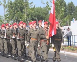 MILITARI STRĂINI PE „CALEA EROILOR”. REPETIŢIILE PENTRU PARADA MILITARĂ AU ÎNCHIS BULEVARDUl