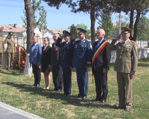 DIPLOMAŢI RUŞI LA BUZĂU. AU FOST DEPUSE COROANE DE FLORI ÎN CIMITIRUL SOVIETIC