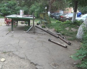 COPIL RĂNIT LA LOCUL DE JOACĂ. AUTORITĂŢILE AU DICTAT DESFIINŢAREA AMPLASAMENTULUI