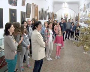 NOAPTEA MUZEELOR. CU TRENULEŢUL PRIN ORAŞ