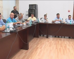 PRIMA ŞEDINŢĂ ADI… FĂRĂ SCANDAL. REŢINUT DE INDIENI, PRIMARUL TOMA A ABSENTAT