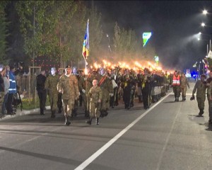 MII DE BUZOIENI, LA RETRAGEREA CU TORŢE. LA CEREMONIAL AU PARTICIPAT 400 DE MILITARI
