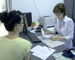 ABSOLVENŢI DE LICEU, AŞTEPTAŢI LA AJOFM. AU FOST DEPUSE 100 DE DOSARE
