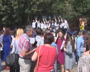 LA FINAL DE GIMNAZIU. EMOŢII LA FESTIVITĂŢILE DE ABSOLVIRE DIN ŞCOLI