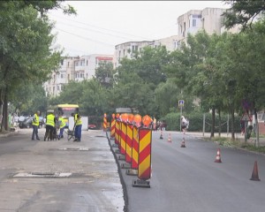 ASFALT PE ALEEA SPORTURILOR. AU DEMARAT LUCRĂRILE PE PRIMUL TRONSON