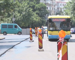 TEMPERATURI EXTREME PE ALEEA SPORTURILOR.  DRUMARII AU ÎNCEPUT ASFALTAREA TRONSONULUI 2