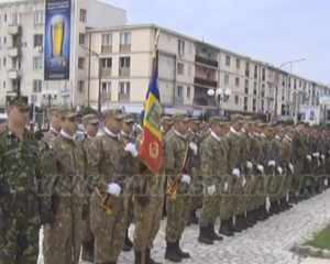 ZIUA DRAPELULUI NAŢIONAL. TRICOLORUL A FOST ARBORAT PENTRU UN AN ÎN FAŢA PRIMĂRIEI