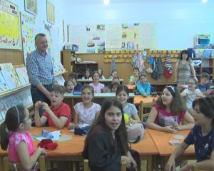 LA MULŢI ANI, IUBIŢI ÎNVĂŢĂTORI! DESPRE O PROFESIE NOBILĂ, DE ZIUA LOR