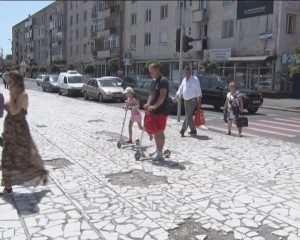 INVAZIA GROPILOR. NICI PLATOUL DE MARMURĂ NU A SCĂPAT NECIURUIT