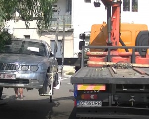 ŞOFERI NEGLIJENŢI, RĂMAŞI FĂRĂ MAŞINI. CINCI AUTOTURISME AU FOST RIDICATE