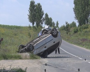 ACCIDENT AUTO ÎNTRE ZOREŞTI ŞI VERNEŞTI. TREI PERSOANE AU SUFERIT RĂNI UŞOARE