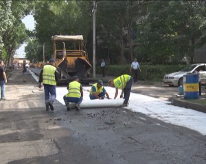 ASFALT ÎN DOROBANŢI. STRĂZILE DIN TREI CARTIERE VOR FI ASFALTATE