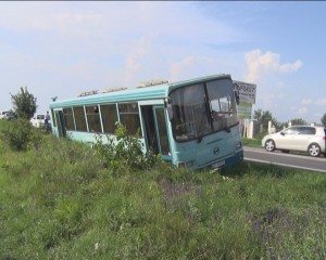 PANICĂ ÎN AUTOBUZ. ŞOFERUL SUSŢINE CĂ A FOST ŞICANAT