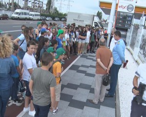 ELEVI DIN TOATĂ LUMEA, PE CALEA EROILOR. AU FOST IMPRESIONATI DE CEA MAI MARE EXPOZITIE IN AER LIBER