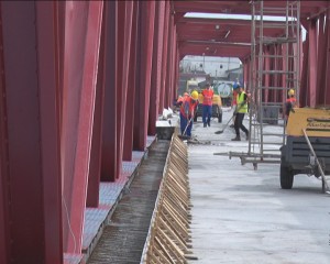 PODUL DE LA MĂRĂCINENI, ÎN LINIE DREAPTĂ. VA FI GATA LA SFÂRŞITUL LUNII AUGUST