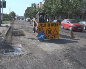 SENS GIRATORIU PROVIZORIU. PARCAREA DIN FAŢA SĂLII SPORTURILOR NU VA FI DESFIINŢATĂ