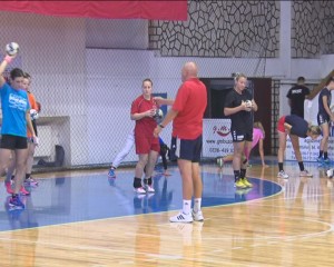 CANTONAMENT LA CHEILE GRĂDIŞTEI. HANDBALISTELE BUZOIENE, AMICALE ÎN INTERSEZON