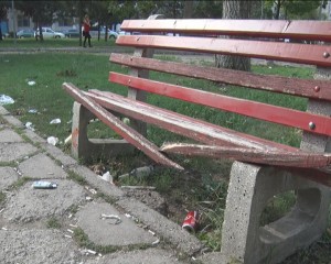 PARCUL TRANSFORMAT ÎN COŞ DE GUNOI. ESTE APROAPE DE PRIMĂRIE ŞI DE POLIŢIA LOCALĂ